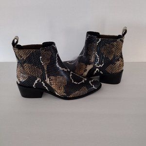 CROWN VINTAGE BLACK/BROWN MULTI  SNAKE PRINT TOLANA CHELSEA BOOT SIZE 6 1/2M